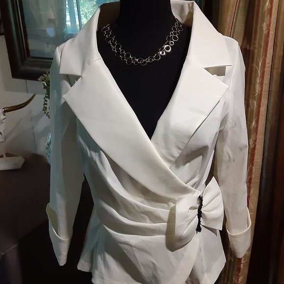 Victor Costa Tops - Victor Costa White Blouse w/ black beaded accent Size Small